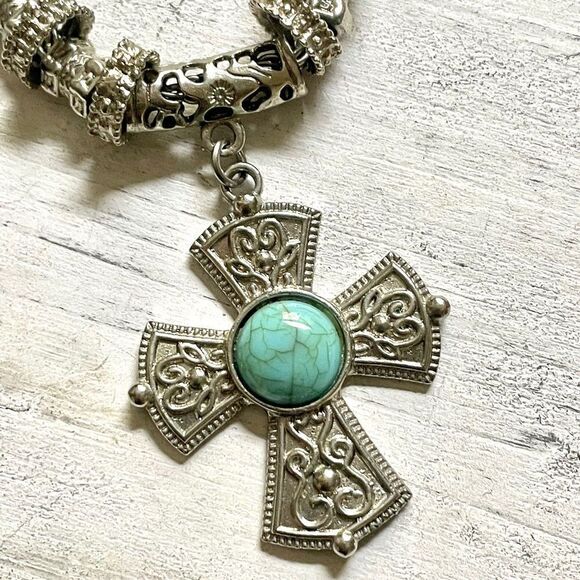 Silver tone cross Pendant necklace - Picture 6 of 12